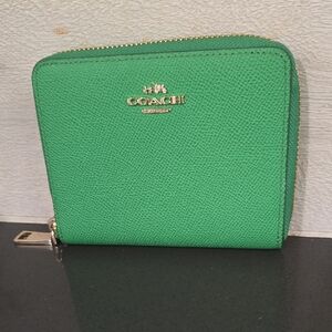 Coach Pebbled Leather Zip Wallet in Green with Gold Hardware